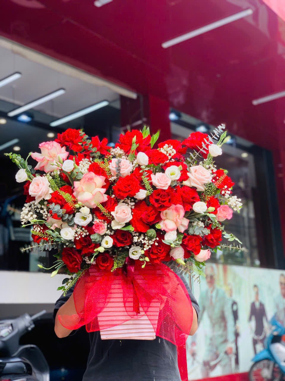 Lẵng Hoa Rạng Rỡ Đong Đầy - BBLH15